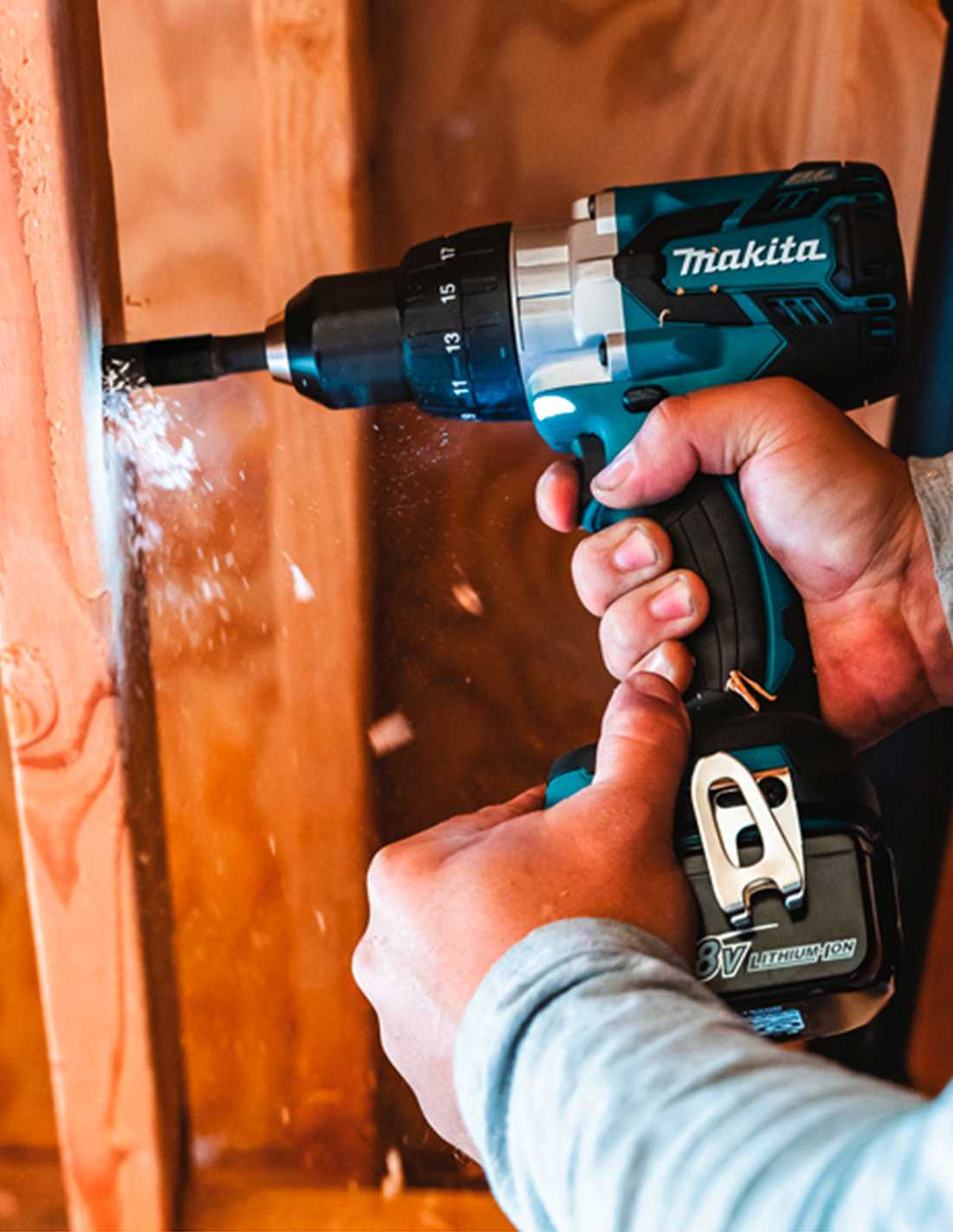 Kit Makita avec 7 outils + 3bat 5Ah + Chargeur DC18RC + 2 sacs DLX7243BL3
