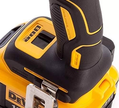Perceuse à percussion brushless 18V XR 205Nm avec sac Dewalt DCF887Z