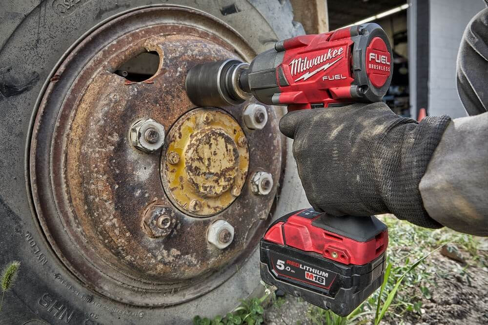 Clé à chocs à couple moyen 745Nm 1/2 18V avec mallette Milwaukee M18FMTIW2F12-0X