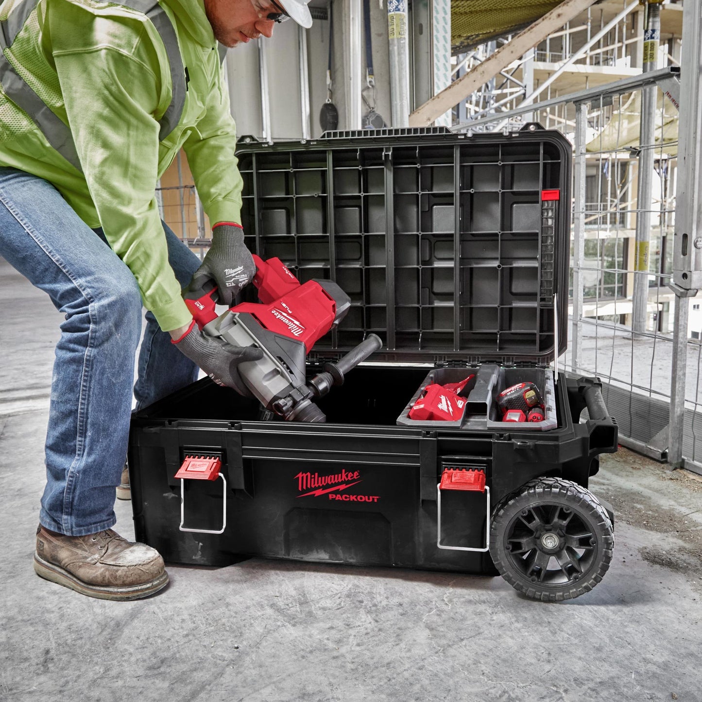 Coffre XL PACKOUT avec roues Milwaukee