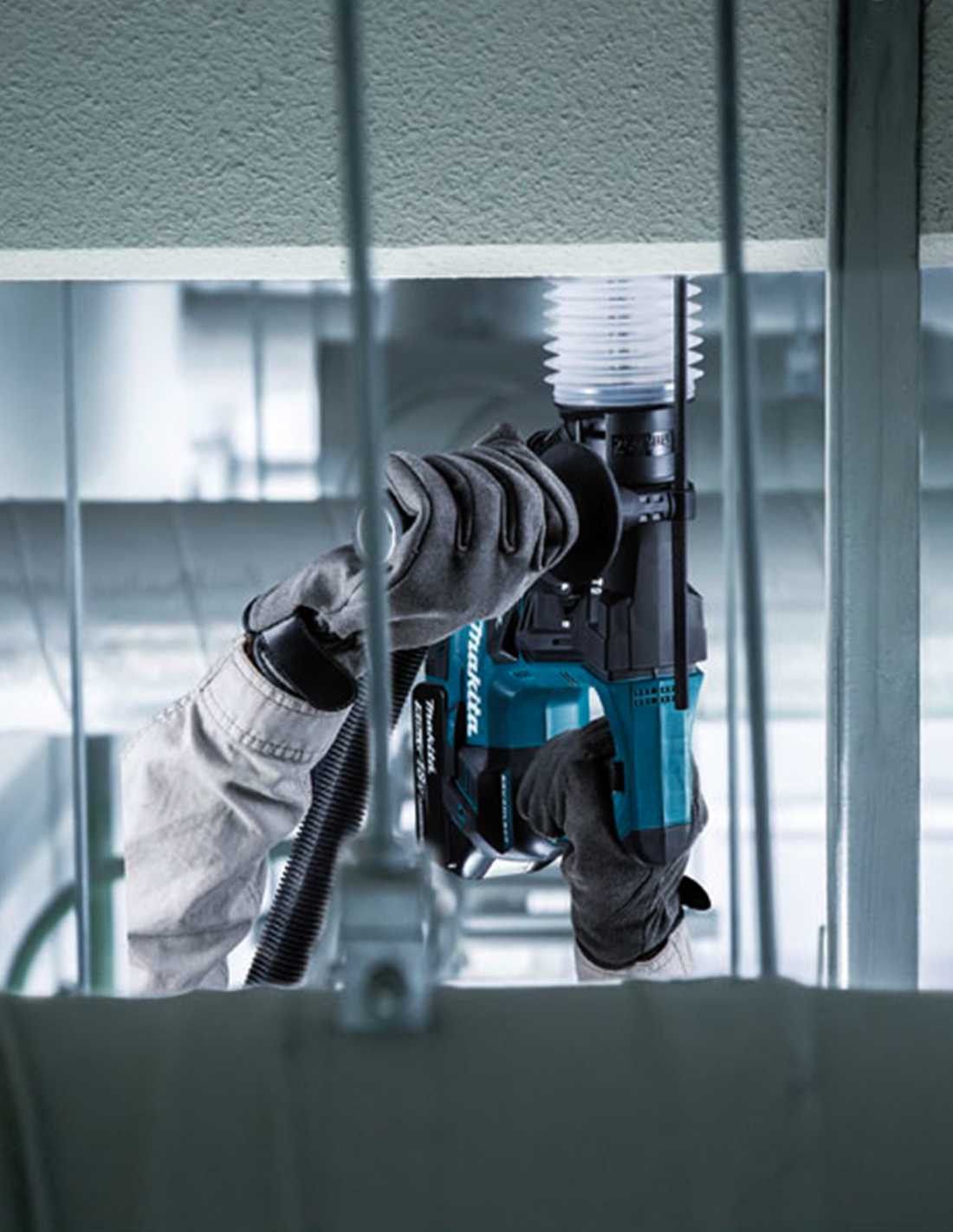 Makita Kit avec 11 outils + 3 battes + chargeur + 2 pochettes DLX1171BL3