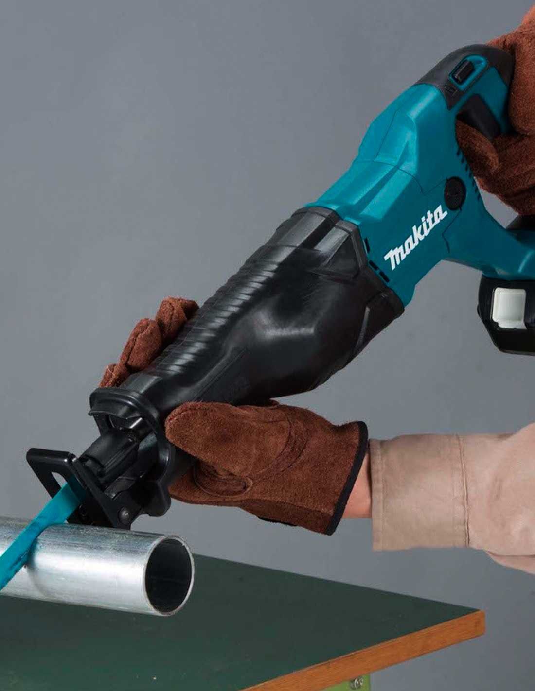 Makita Kit avec 10 outils + 3 battes + chargeur + 2 pochettes DLX1071BL3