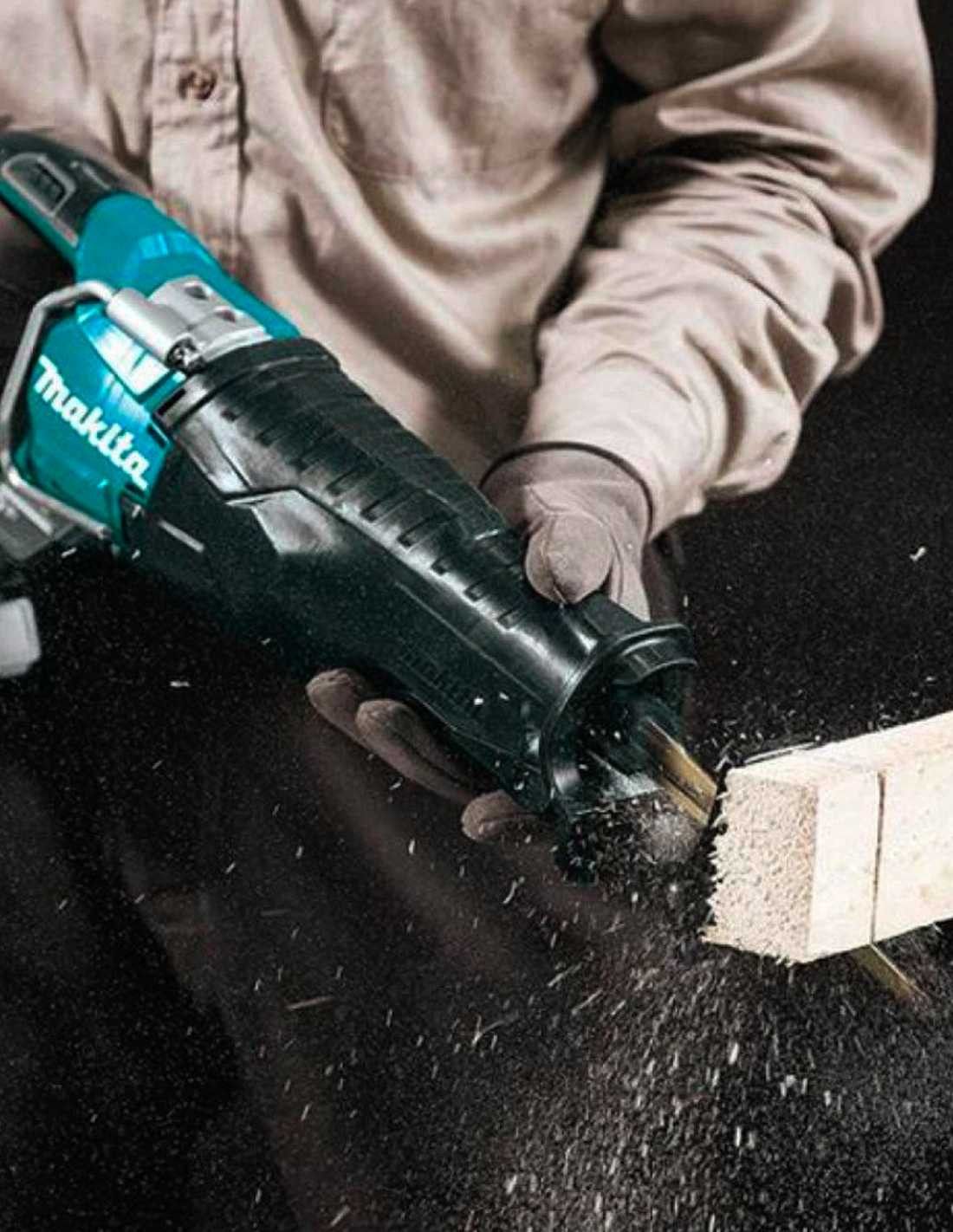 Makita Kit avec 11 outils + 3 battes + chargeur + 2 pochettes DLX1143BL3