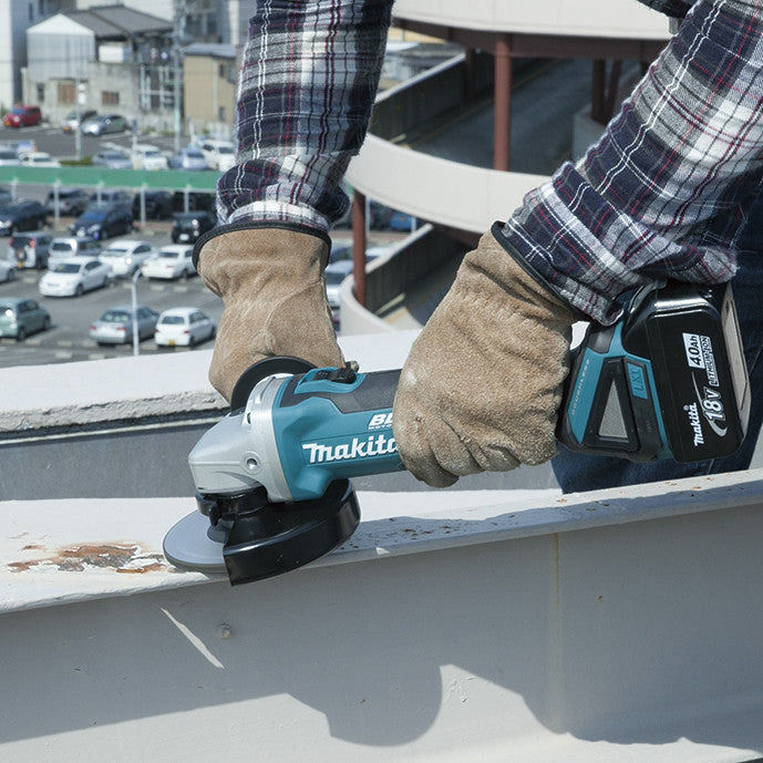Makita Kit avec 11 outils + 3 battes + chargeur + 2 pochettes DLX1143BL3