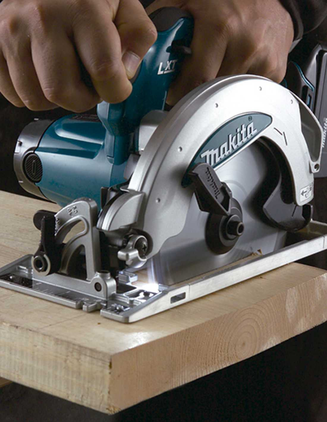 Kit Makita Marteau perforateur DHP482 + Scie circulaire DSS610 + 2bat 5Ah + Chargeur + Sac DLX2610BL2