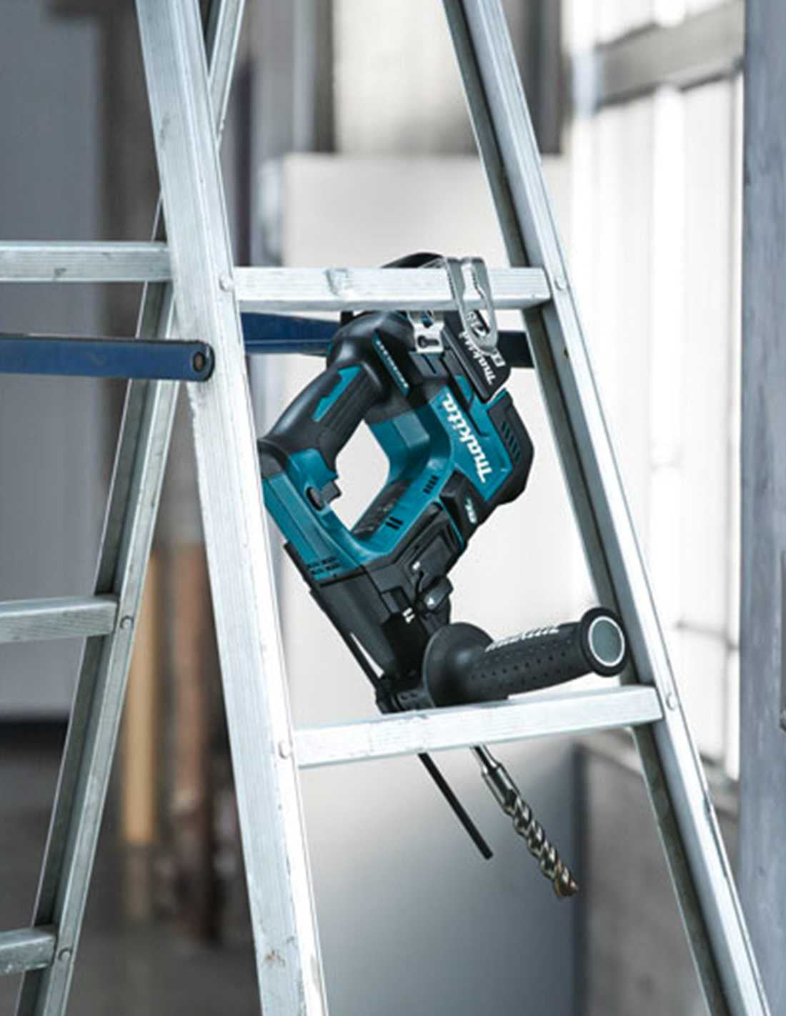 Kit Makita clé à chocs DTW700 + marteau léger DHR171 + 2bat 5Ah BL1850B+ chargeur + sac LXT600 DLX2771BL2