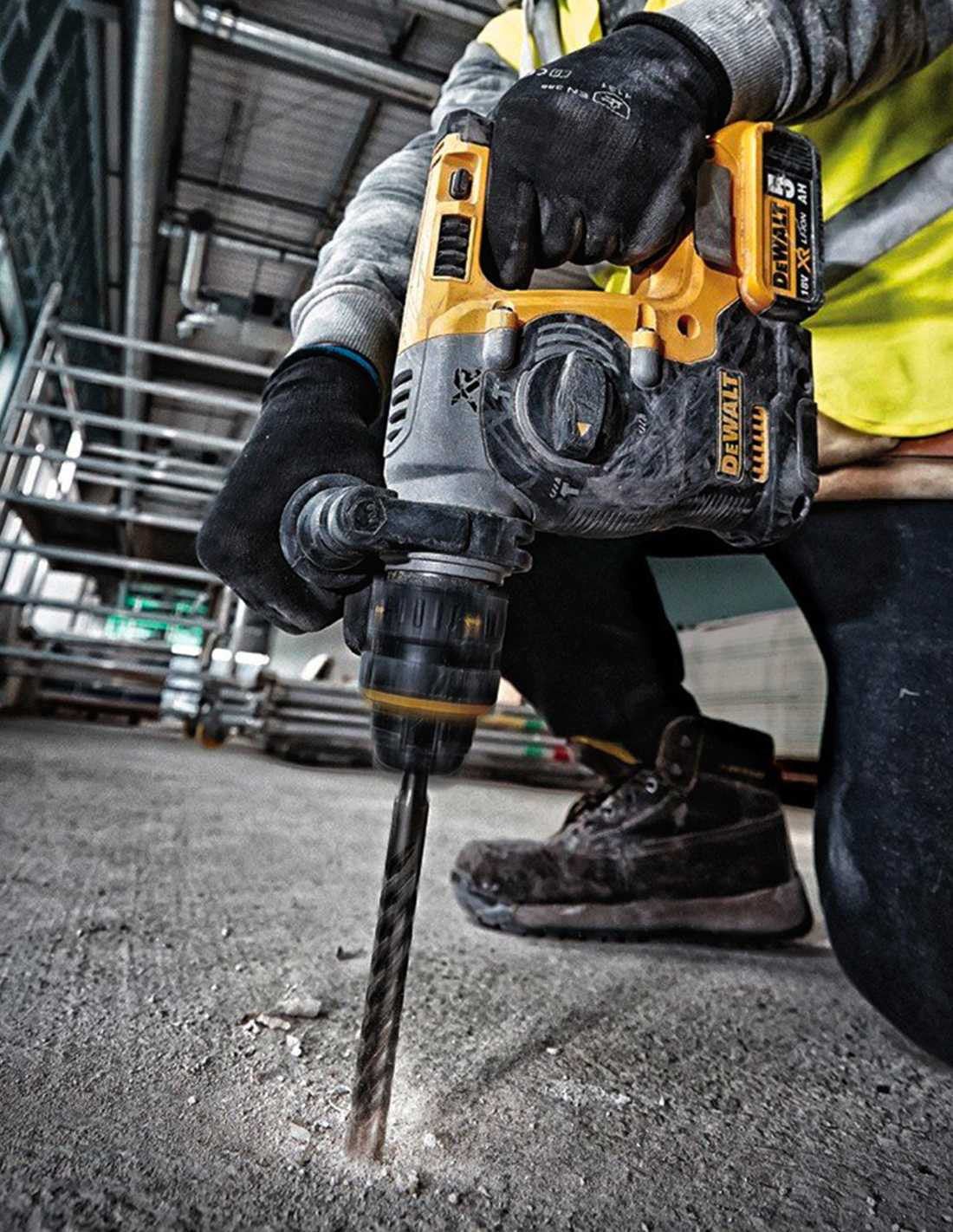 Kit Dewalt avec 8 outils + 3 bat 5ah + Chargeur DCB115 + 4xTstak DCK894P3