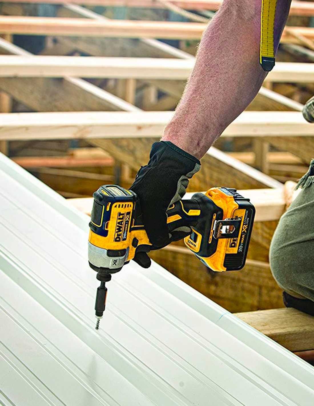 Kit Dewalt avec 8 outils + 3 bat 5ah + Chargeur DCB115 + 4xTstak DCK894P3