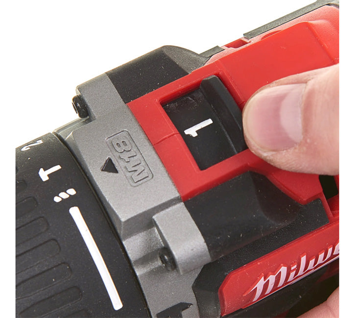 Perceuse à percussion M18 avec 2 batteries 2Ah + Chargeur + Mallette Milwaukee M18 CBLPD-202C