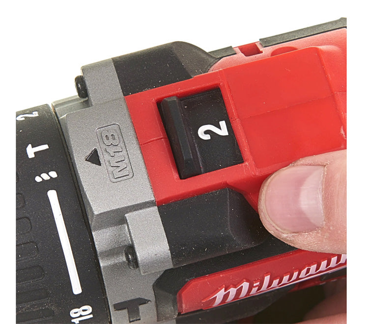 Perceuse à percussion M18 avec 2 batteries 2Ah + Chargeur + Mallette Milwaukee M18 CBLPD-202C