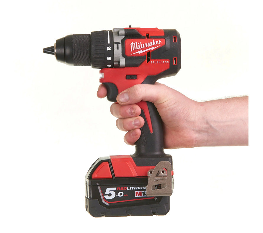 Perceuse à percussion M18 avec 2 batteries 2Ah + Chargeur + Mallette Milwaukee M18 CBLPD-202C