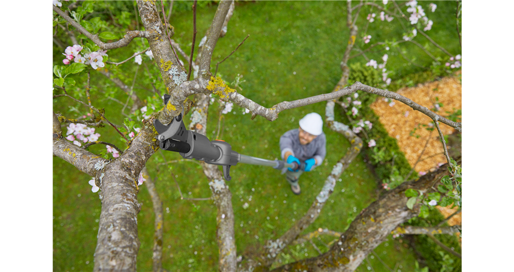 Ensemble coupe-branches télescopique Highcut 360/18V P4A chargeur + batterie Gardena 14776-20