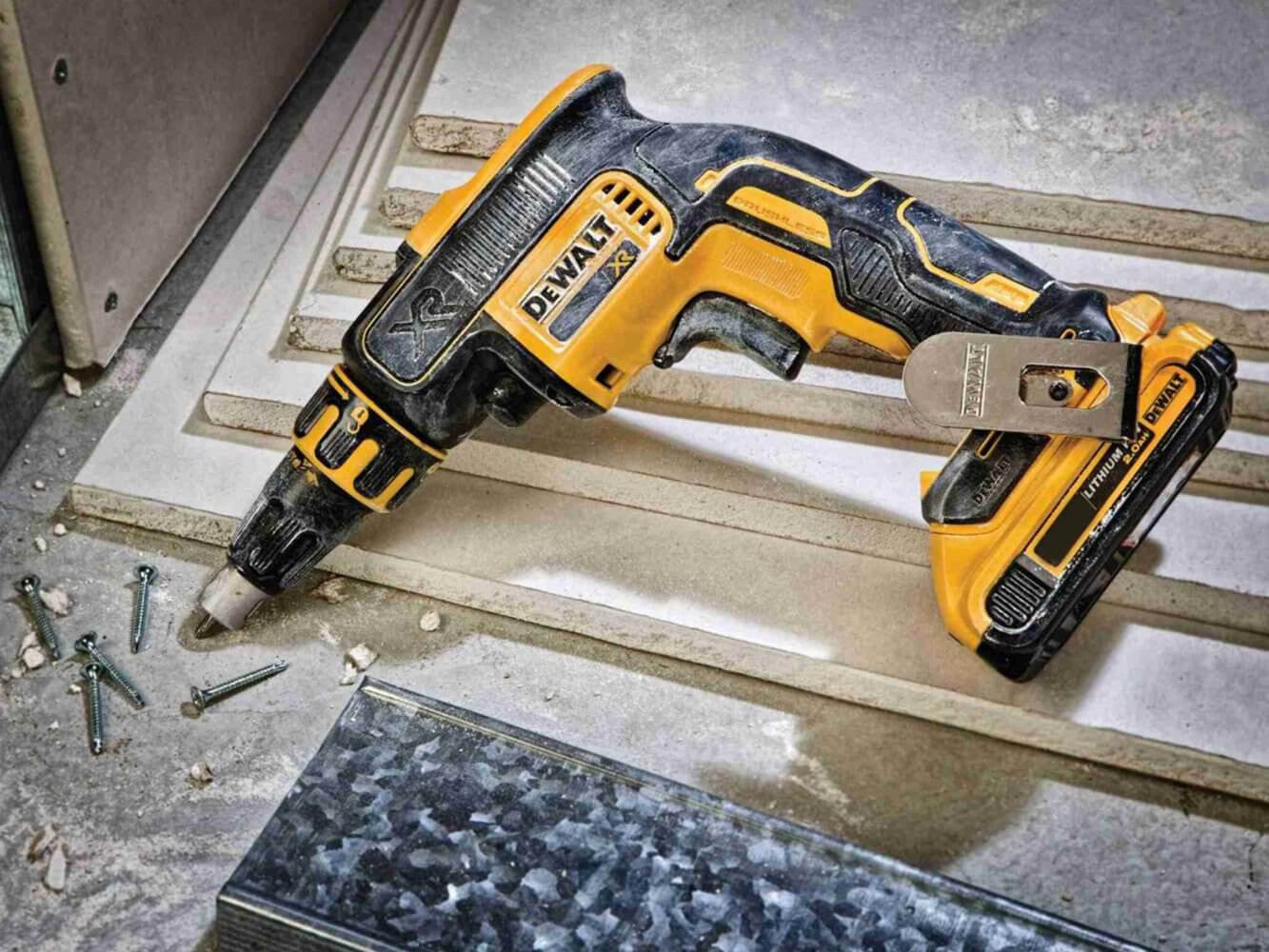 Combo Pladur DCF620 Tournevis + 2 Bat 2Ah + Laser DW088CG + Sac Dewalt CPROF593