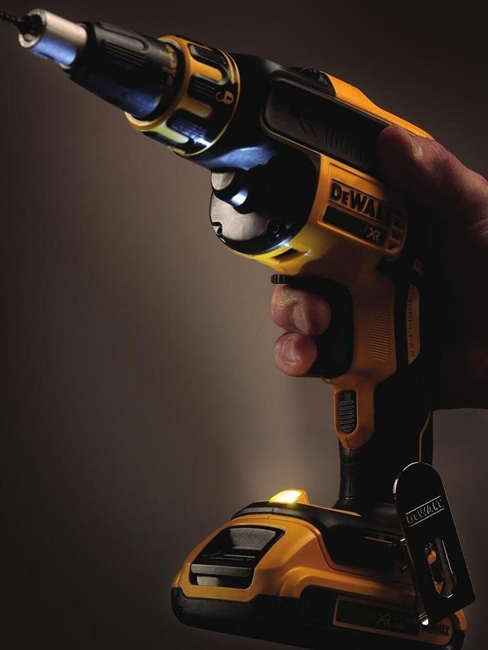 Combo Pladur DCF620 Tournevis + 2 Bat 2Ah + Laser DW088CG + Sac Dewalt CPROF593