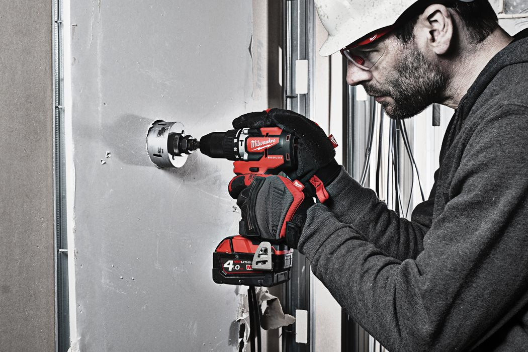 Taladro percutor compacto M18 + 2 bat 5Ah + cargador + maletín Milwaukee M18 CBLPD-402C  - 5