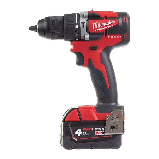 Taladro percutor compacto M18 + 2 bat 5Ah + cargador + maletín Milwaukee M18 CBLPD-402C  - 6