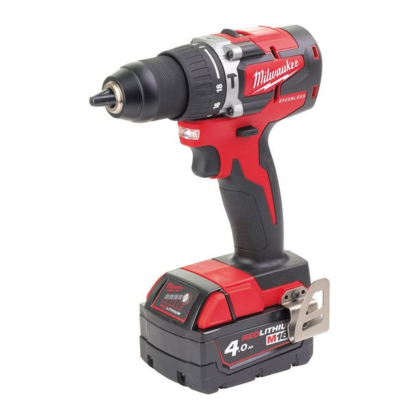 Taladro percutor compacto M18 + 2 bat 5Ah + cargador + maletín Milwaukee M18 CBLPD-402C  - 3