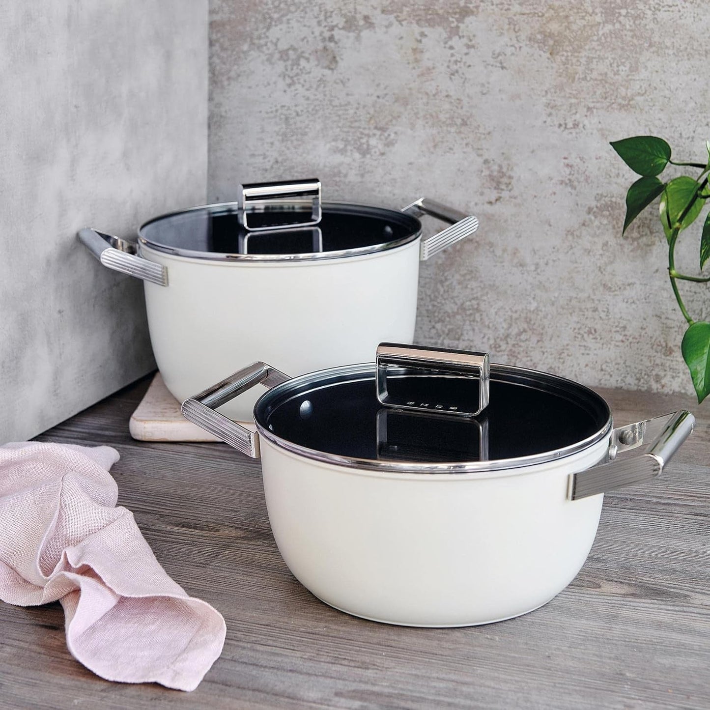 Pot antiadhésif 26cm Mate Smeg