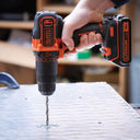 Kit Taladro Percutor + Lijadora Mouse + sierra de calar 18V con 2 baterías 1.5Ah, cargador y bolsa Black+Decker BCK31S1S