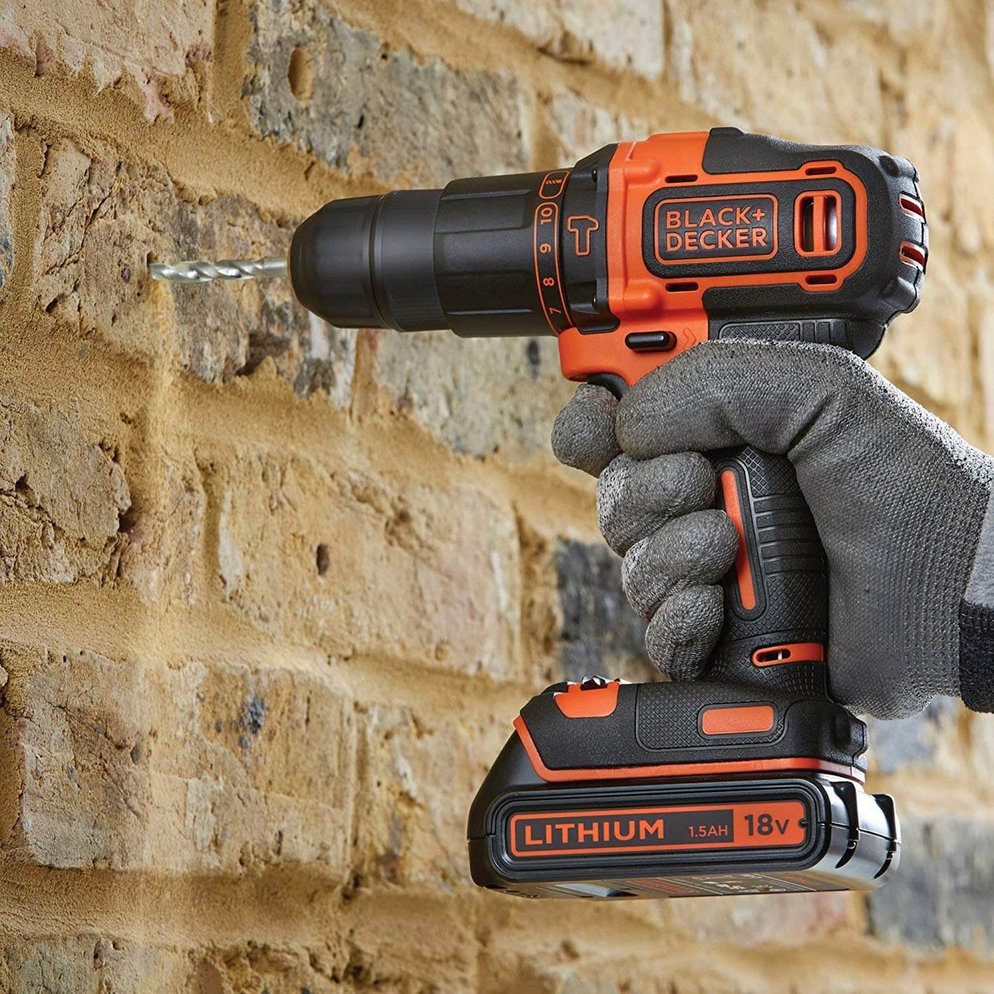 Kit Taladro Percutor + Lijadora Mouse + sierra de calar 18V con 2 baterías 1.5Ah, cargador y bolsa Black+Decker BCK31S1S